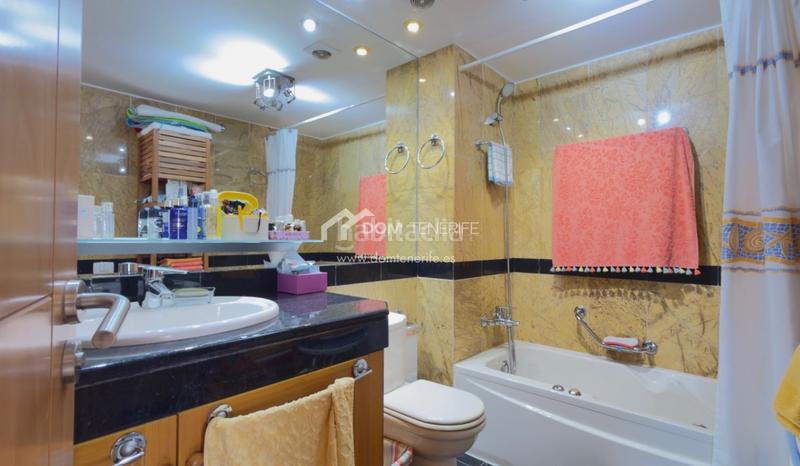 Foto 1a0db81f-f673-4f02-848d-2252ad852161. Etagenwohnung mit parking pool in La Caleta Adeje