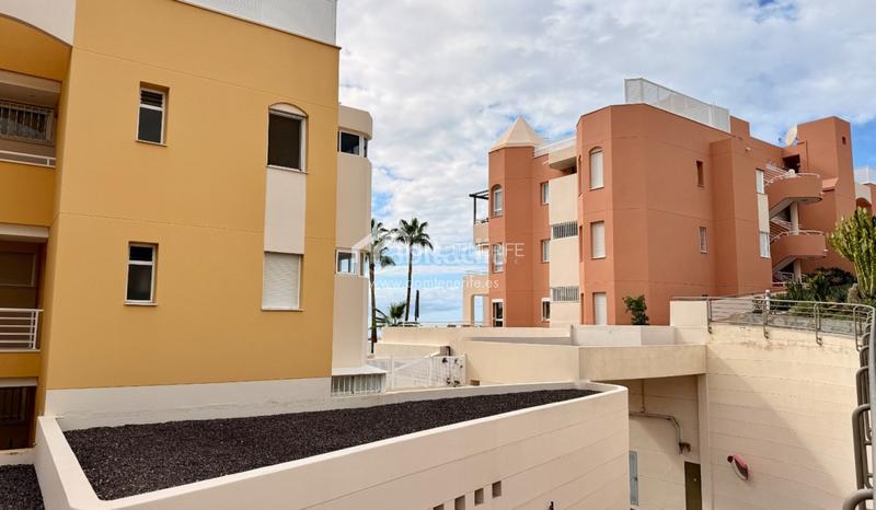 Foto 2967f3d9-b11d-47d4-b138-3726626219ec. Etagenwohnung mit parking pool in La Caleta Adeje