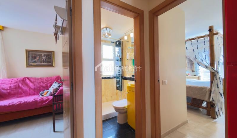 Foto 59075dcd-896a-4e97-b020-3bab8522c928. Etagenwohnung mit parking pool in La Caleta Adeje