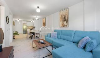 Piso en Los Cristianos. Adéntrese en este apartamento a estrenar, bellamente renovado y