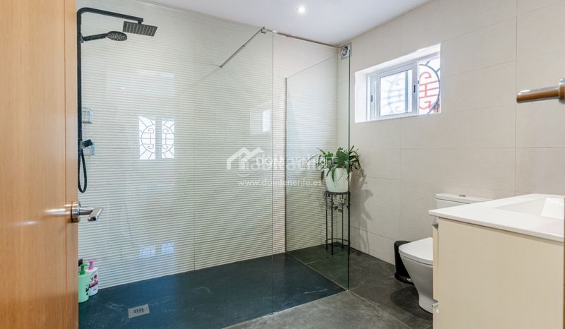 Foto 48ce8012-fc28-4b49-b075-bd8a00518a31. Casa amb aparcament piscina a San Eugenio Alto Adeje