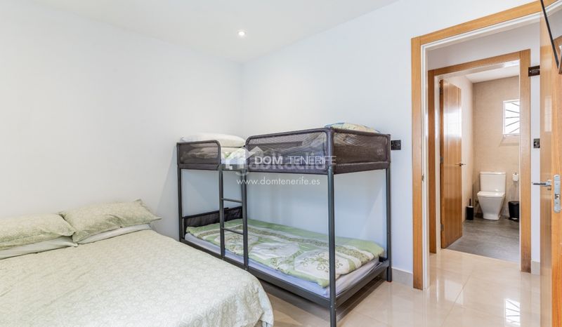 Foto d0a1e4ad-907d-4cad-b43c-fb5c440a8d48. Casa amb aparcament piscina a San Eugenio Alto Adeje