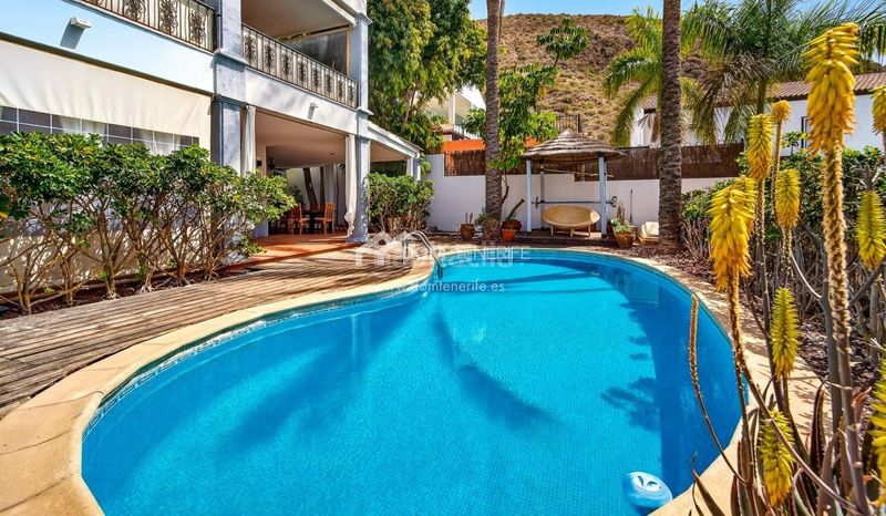 Foto 1053dff0-7c85-419b-a24e-9177e9f5f458. Casa amb aparcament piscina a Los Cristianos Arona
