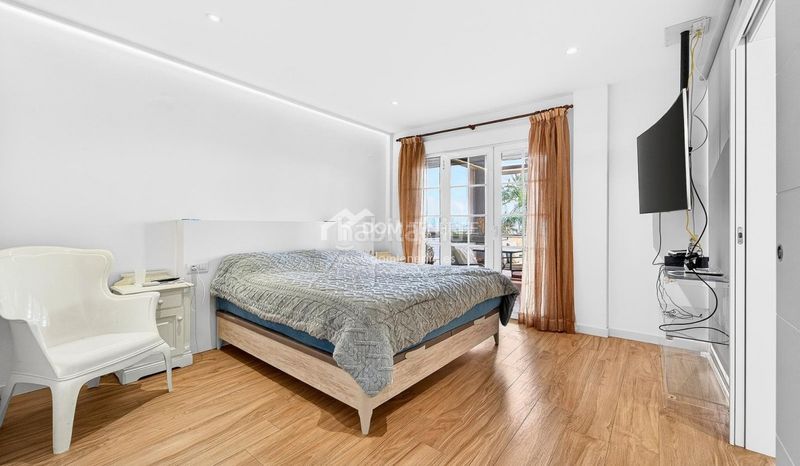 Foto 1a4bd5f1-8617-4c62-aaa2-a102c8e10c75. Casa amb aparcament piscina a Los Cristianos Arona