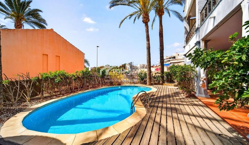 Foto 2d9bd220-8090-48d1-b0c3-b71d53a8be90. Casa amb aparcament piscina a Los Cristianos Arona