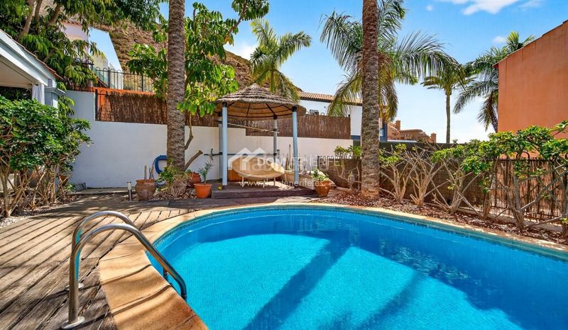 Foto 3d454d77-89db-47cf-8842-f5199e1a190c. Casa amb aparcament piscina a Los Cristianos Arona