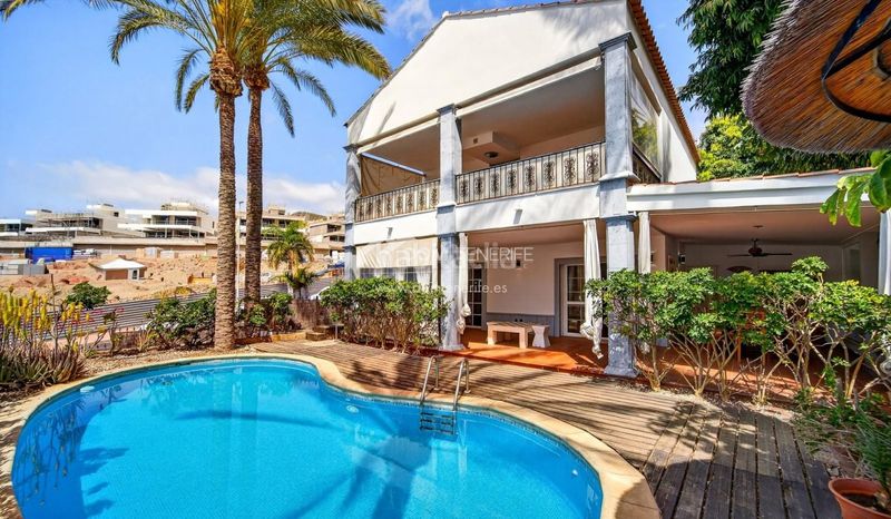 Foto 3eff40a9-24f8-4649-832f-820375c041e6. Casa amb aparcament piscina a Los Cristianos Arona