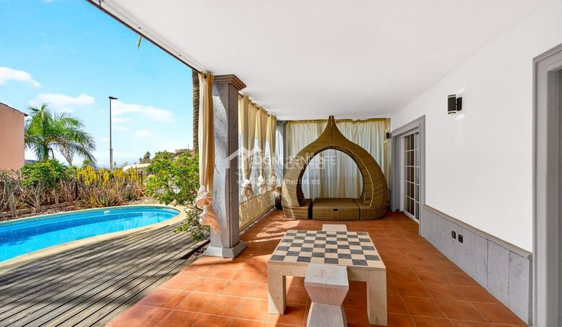 Foto 40e093e8-ac10-4c8c-af75-b2c374c5e31a. Casa amb aparcament piscina a Los Cristianos Arona