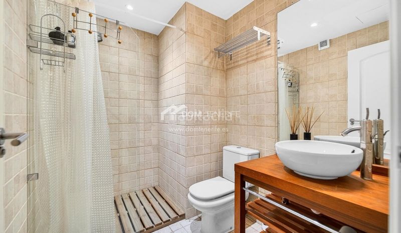 Foto c04debf1-0eb9-4e12-9bbe-f7636d2cd6d0. Casa amb aparcament piscina a Los Cristianos Arona