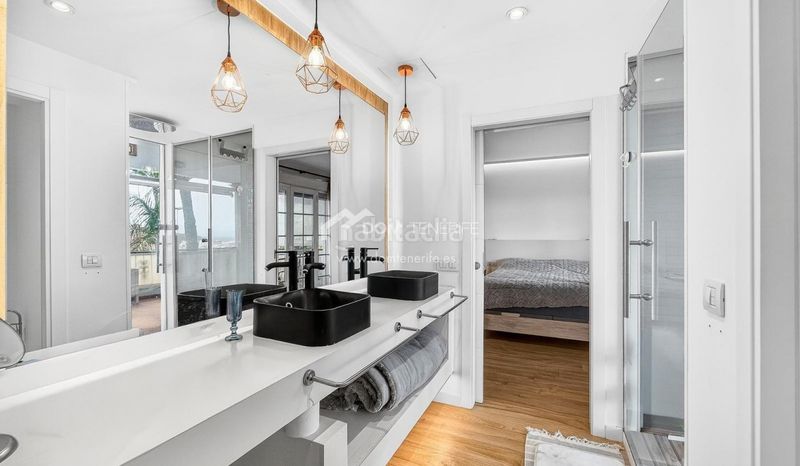 Foto f0b00125-ff5a-47e8-b3e2-af0a8ac1e324. Casa amb aparcament piscina a Los Cristianos Arona