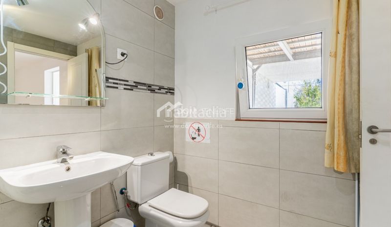 Foto eddbaeec-f3b3-45dc-8de7-94f98ce53d9e. Casa amb aparcament a Buzanada Arona