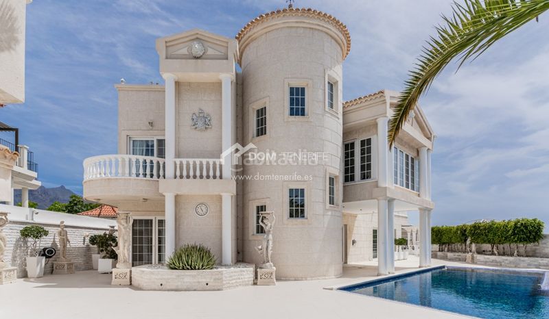Foto aa3afa15-acbc-4e50-8c21-a172328800b2. Casa amb aparcament piscina a La Caleta Adeje