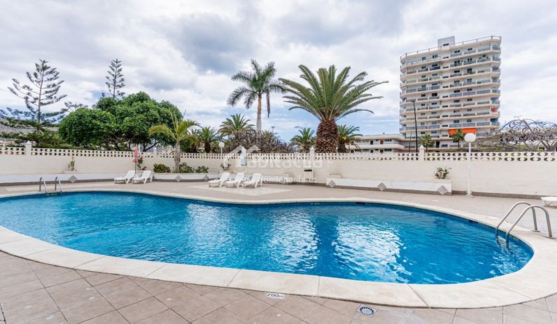 Foto b88902a2-efeb-45b1-a902-aa8275e55dcf. Casa amb aparcament piscina a Los Cristianos Arona