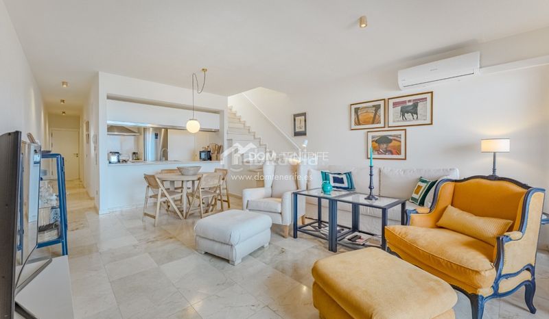 Foto 48aa3a80-4042-4c09-a002-4998dbaff09f. Piso dom tenerife real estate presenta un elegante ático dúplex en la codiciada comunidad costera de palmmar, en la soleada costa sur d en Arona