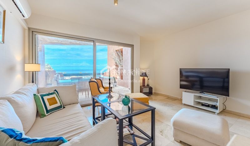 Foto dd015a51-1abf-4166-b37c-e4b82b454e1e. Piso dom tenerife real estate presenta un elegante ático dúplex en la codiciada comunidad costera de palmmar, en la soleada costa sur d en Arona