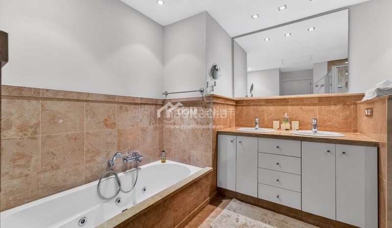 Foto 7d0c7bd2-2f92-4a9d-87ee-60226970aed4. Pis amb aparcament piscina a Palm - Mar Arona