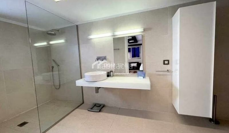 Foto 22ce933d-bdb2-49c6-bf30-e29ac5e036f3. Casa amb calefacció aparcament piscina a Torviscas Centro y Alto Adeje