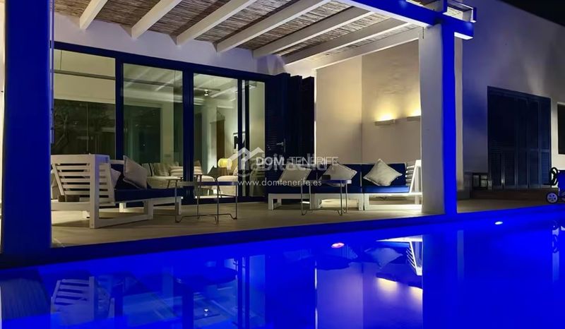 Foto 674482de-c088-4f0a-9978-70e76a9310f9. Casa amb calefacció aparcament piscina a Torviscas Centro y Alto Adeje