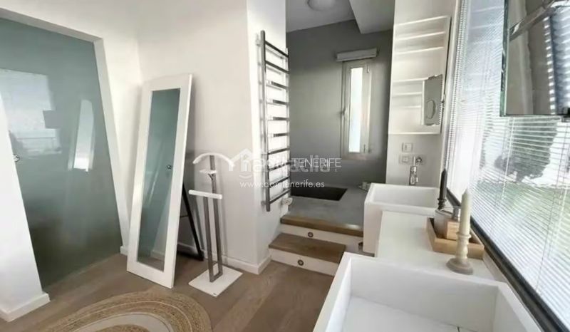Foto fd1eee0d-e556-4213-8219-43a55ef52b38. Casa amb calefacció aparcament piscina a Torviscas Centro y Alto Adeje