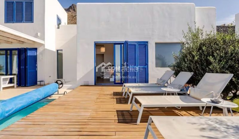 Foto c4065887-3fb6-4be8-bfb4-ae99ed85122c. Casa amb calefacció aparcament piscina a Torviscas Centro y Alto Adeje