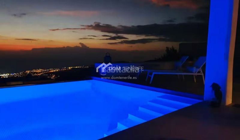 Foto d02f3e2c-5242-4723-ac17-f758906846c7. Casa amb calefacció aparcament piscina a Torviscas Centro y Alto Adeje