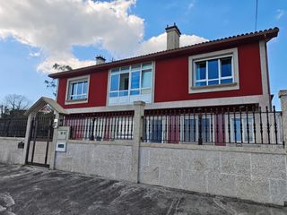 Chalet en Tordoia. Gran casa en excelente estado.