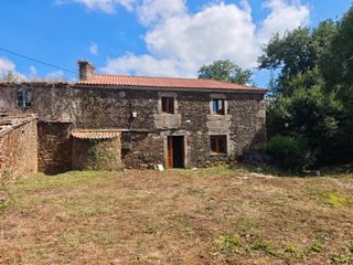 Casa in Cerceda. Casa de piedra a restaurar en xesteda, cerceda