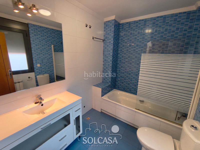 Foto 5781638d-2194-456c-8db3-fa96a45a0aa0. Casa bifamiliare con riscaldamento parcheggio in La Victoria - Puente Jardín Valladolid