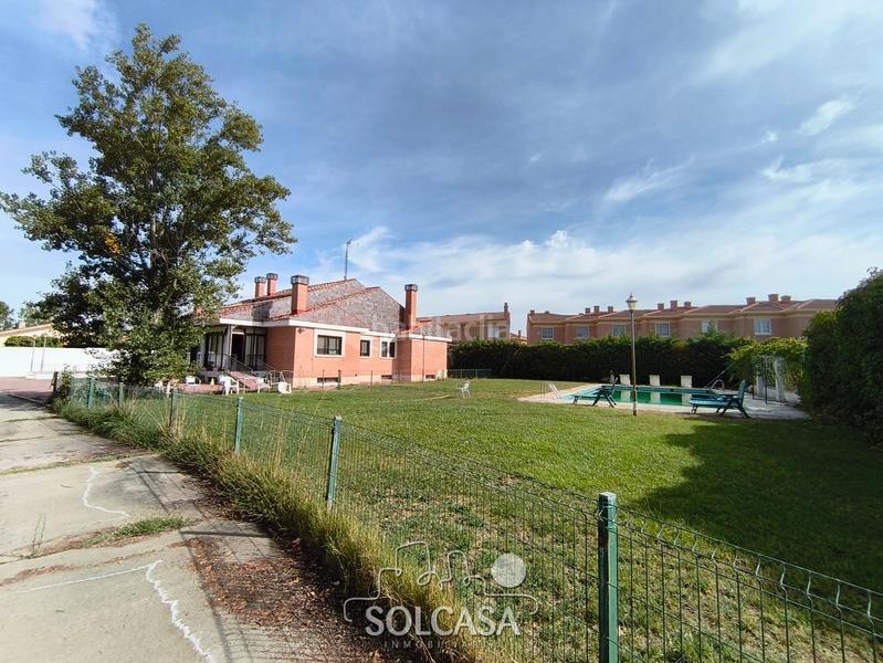 Foto 25b7ab39-5e74-4175-ad3f-5696cdef4b77. Chalet mágnifico chalet independiente en urb. las aceñas () con piscina y nave de 200m en parcela urbana de 3700m en Simancas