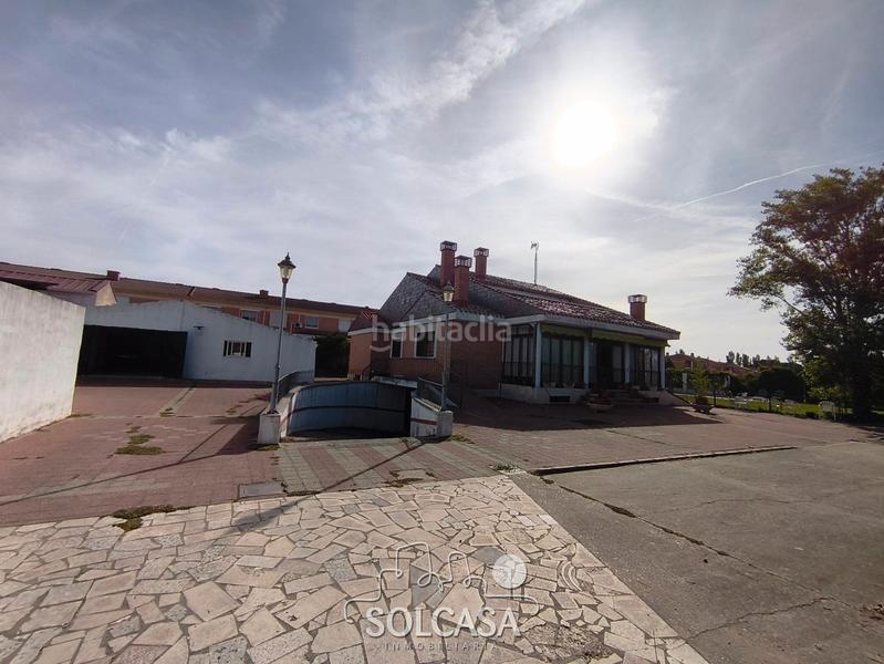 Foto 5a1569ee-1294-4354-90b3-7f877304f29b. Chalet mágnifico chalet independiente en urb. las aceñas () con piscina y nave de 200m en parcela urbana de 3700m en Simancas