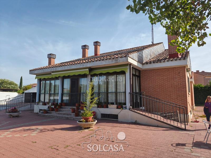 Foto 784c9689-289a-4788-8ca5-28a7e6191ef2. Chalet mágnifico chalet independiente en urb. las aceñas () con piscina y nave de 200m en parcela urbana de 3700m en Simancas