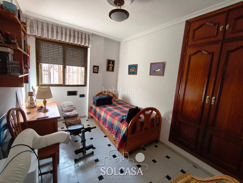 Foto b6c854c1-5d82-46c6-b91d-7b6195ac640e. Chalet mágnifico chalet independiente en urb. las aceñas () con piscina y nave de 200m en parcela urbana de 3700m en Simancas