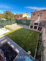 Chalet  Calle garnacha. Chalet pareado en fuensaldaña seminuevo