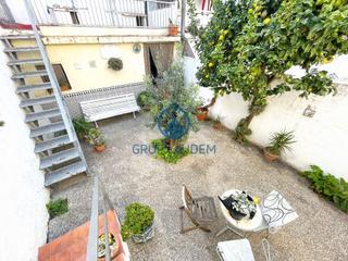 House in Eixample. Casa a un paso del centro