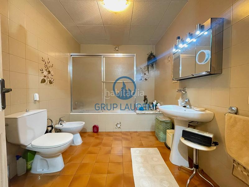 Foto d1bdc9f8-c1b0-4c5c-9c83-2289fd448b2a. Casa a Eixample Mataró