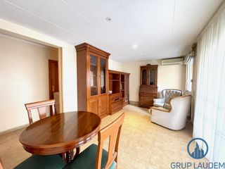 Etagenwohnung in Centre. Piso con ascensor junto al centro