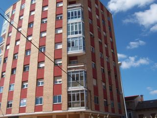 Rent Flat in Plaza tirso molina 10. Piso alquiler temporada de estudios
