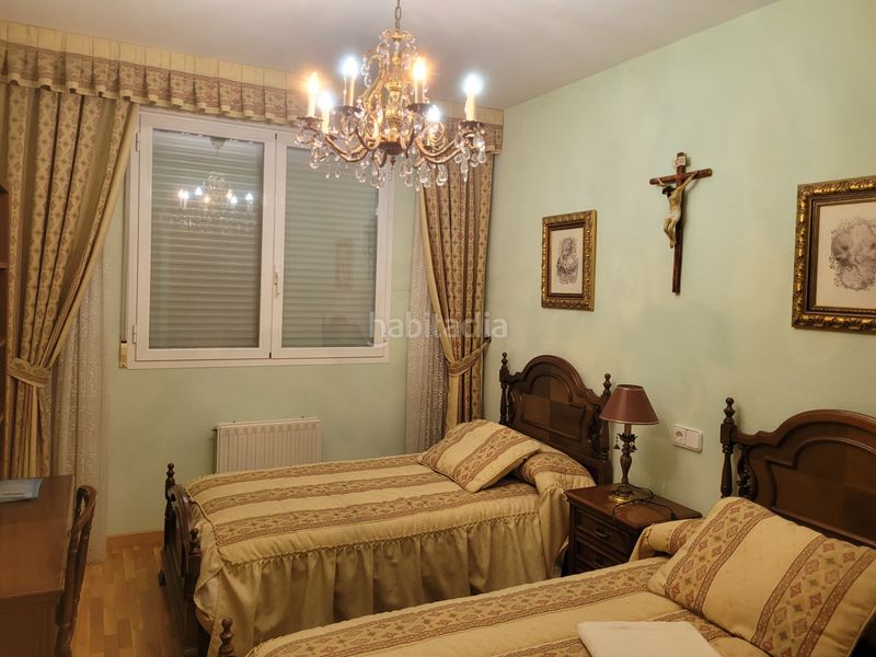 Foto b3486cf0-42cf-489a-b3c2-b8a3ecfe3cf1. Casa adossada amb xemeneia calefacció aparcament a Soria
