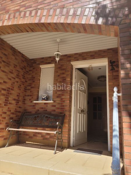 Foto ed401d28-ffec-4b50-89ec-1d3a005fb55f. Casa adossada amb xemeneia calefacció aparcament a Soria
