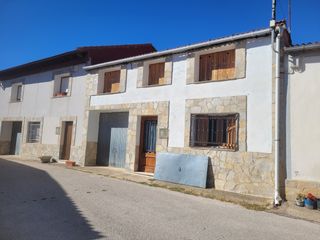Haus in Calle quintana 50. Casa en los llamosos (soria)