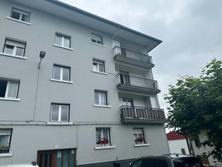 Pis  Oikia auzoa auzoa 25. Vivienda de tres dormitorios a reformar
