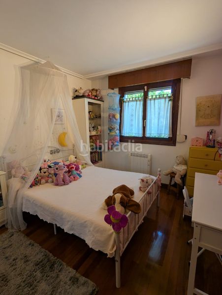 Foto 997a8fbe-1a1d-4240-a722-1e77ddfef5af. Casa adossada amb xemeneia aparcament a Amorebieta - Etxano