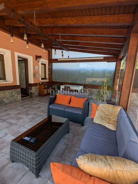 Foto a8a9d4ac-ed9b-4c86-af40-118a76caff08. Casa adossada amb xemeneia aparcament a Amorebieta - Etxano