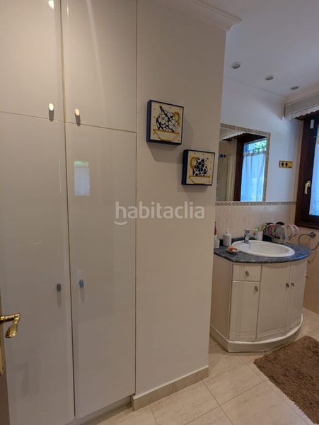Foto bb9575d8-f8bb-4bcf-9629-65b675add2f0. Casa adossada amb xemeneia aparcament a Amorebieta - Etxano