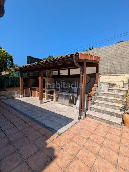Foto bea195aa-3928-4c3c-86e1-e746d0014bfe. Casa adossada amb xemeneia aparcament a Amorebieta - Etxano