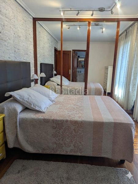Foto c70ac9f0-3c87-447d-990e-de8b593c3d14. Casa adossada amb xemeneia aparcament a Amorebieta - Etxano