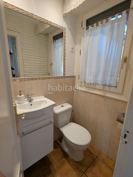 Foto e8a96d5b-ac07-48b0-8162-d624607f2afe. Casa adossada amb xemeneia aparcament a Amorebieta - Etxano