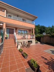 Casa adossada  Aita roman urtiaga kalea. Casa adosada esquinera en aita roman urtiaga