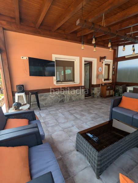 Foto f0aabae5-3c7a-45a4-ac64-63d39c92c1c4. Casa adossada amb xemeneia aparcament a Amorebieta - Etxano