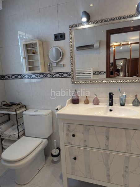 Foto f7ceccdb-6b4a-46b3-bd6f-873dc088b4d2. Casa adossada amb xemeneia aparcament a Amorebieta - Etxano
